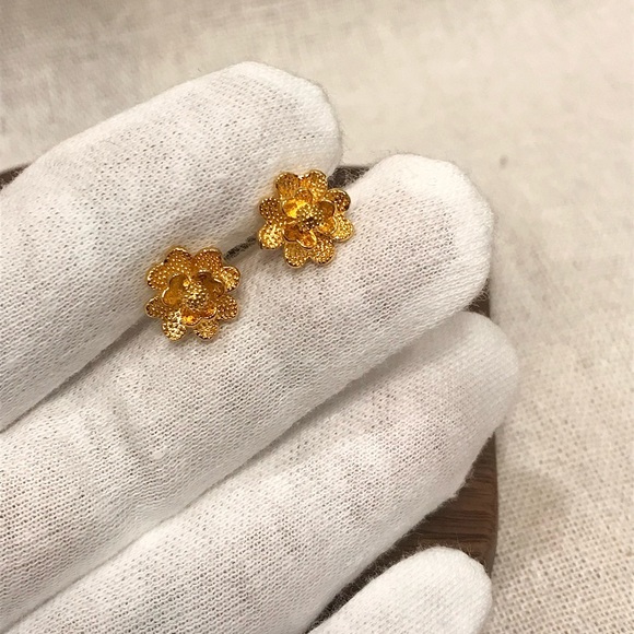 New- Flower Stud Earring, Gold Stud Earring for Women, Gold Earring, Studs, Gift - Picture 3 of 8
